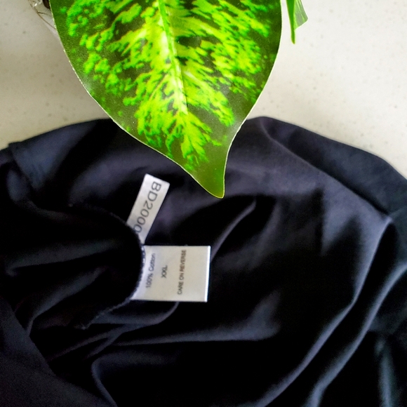 NWT long sleeved black v neck shirt - Picture 7 of 7